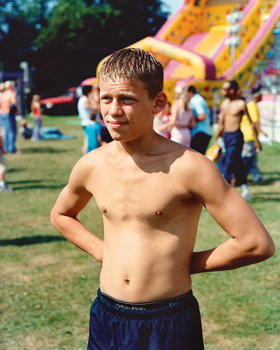 Photograph-by-Alasdair-McLellan,-Boy-at-the-Saint-Leger-Fair,-Doncaster,-September-2005---Web-Res